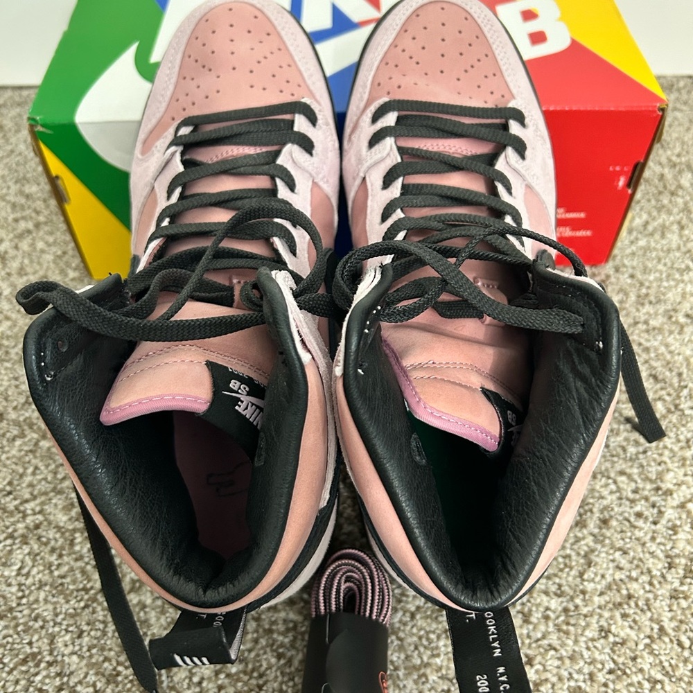 Nike SB Dunk High Pro QS, DH7742 600, size 9.5 Pink and Black Sneakers